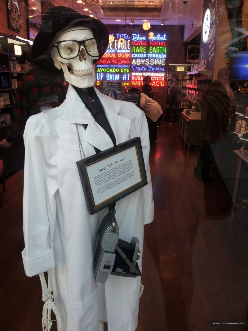 Greeter at Kiehl’s (9 ave & W14 St)